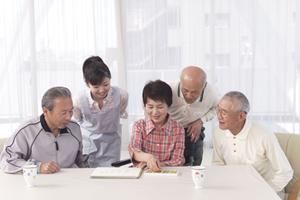 栄の審美歯科で真っ白に輝く綺麗な歯