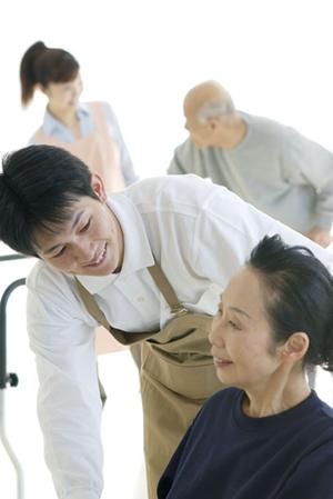 矯正治療のワイヤーが気になる人は